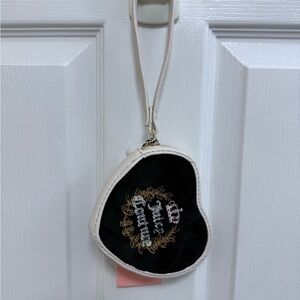 NWT Juicy Couture “Royal Couture” Black and White Heart-Shaped Zip Around